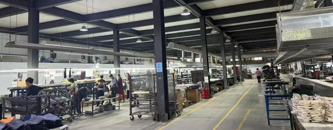 PATCUS Kantonas gadatirgū: Patentēti dabiskā lateksa apavi pavēra jaunu zilo okeānu globālajai sadarbībai